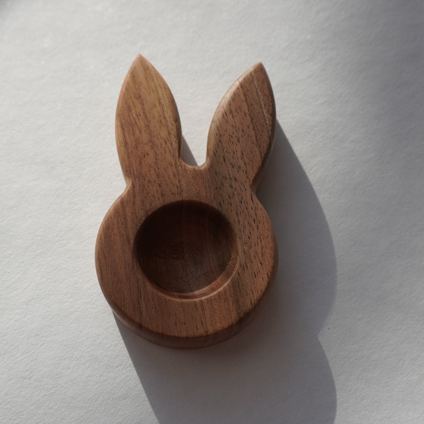Q03 - lot de 2 porte-œufs en bois de noyer