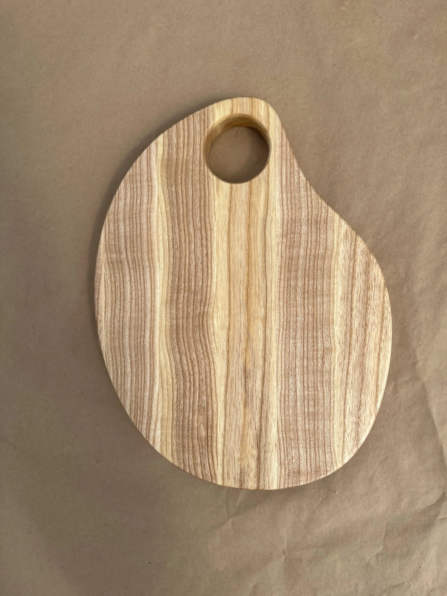 Q58 - Planche de service en bois de frêne Que du Bois Atelier