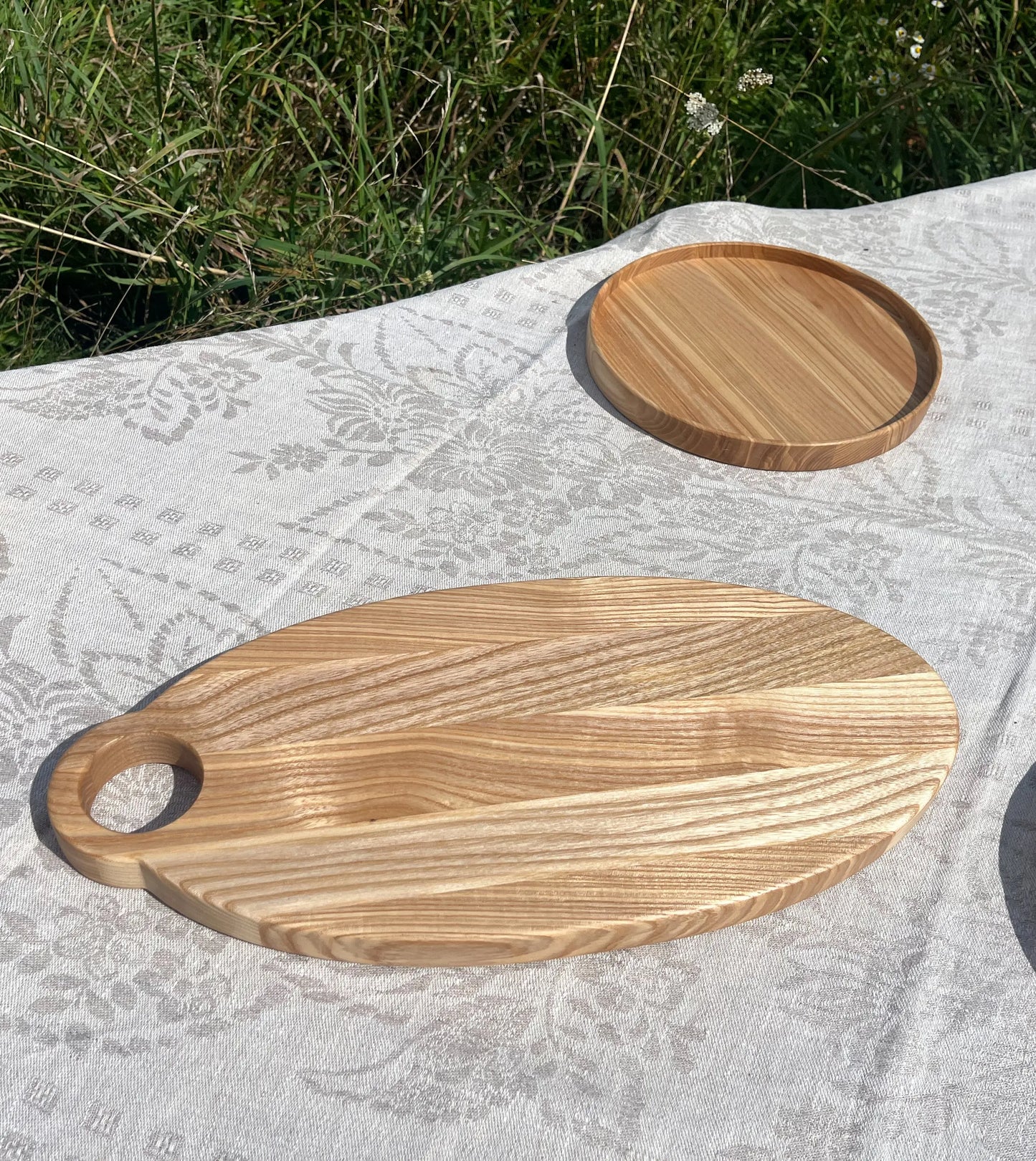 Q59 - Planche de service ovale en frêne faite à la main Que du Bois Atelier