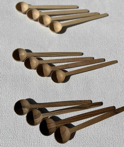 Freesia - lot de 4 cuillères en bois de noyer et en bois d'érable - Que du Bois Atelier