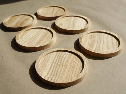 Heleau. Lot de 6 sous - verres en bois de frêne ou en bois de noyer - Que du Bois Atelier