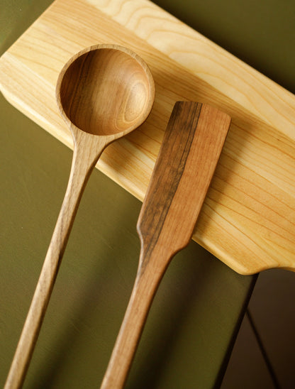 Q82 - Lot de 2 cuillères en noyer – 33 cm Que du Bois Atelier