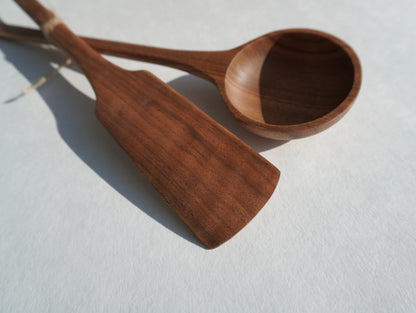 Q82 - Lot de 2 cuillères en noyer – 33 cm Que du Bois Atelier