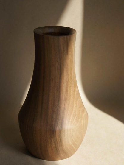 Que03 - vase en bois de noyer Que du Bois Atelier