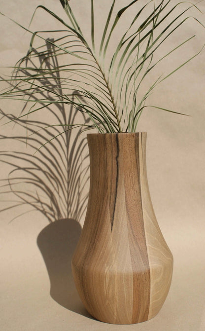 Que03 - vase en bois de noyer Que du Bois Atelier