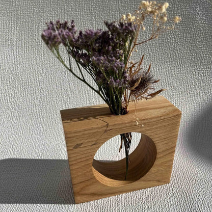 Zinnia. Le vase en chêne pour fleurs sèches - Que du Bois Atelier