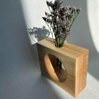 Zinnia. Le vase en chêne pour fleurs sèches - Que du Bois Atelier