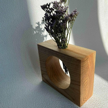 Zinnia. Le vase en chêne pour fleurs sèches - Que du Bois Atelier
