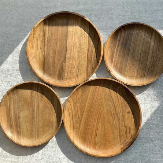 Alstroemeria. Lot de 4 assiettes en bois de noyer, diamètre 20 cm et 24 cm - Que du Bois Atelier