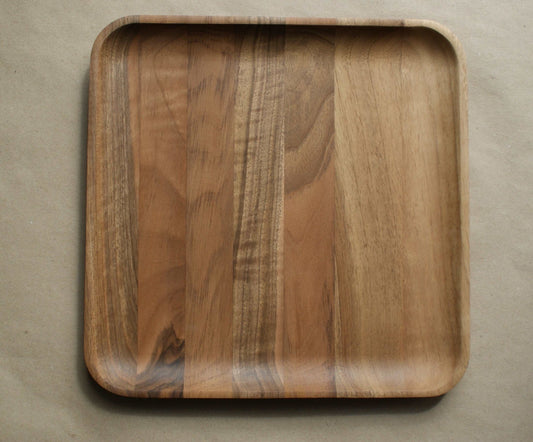 Alysse, assiette en bois de noyer, carrée, diamètre 24 cm - Que du Bois Atelier